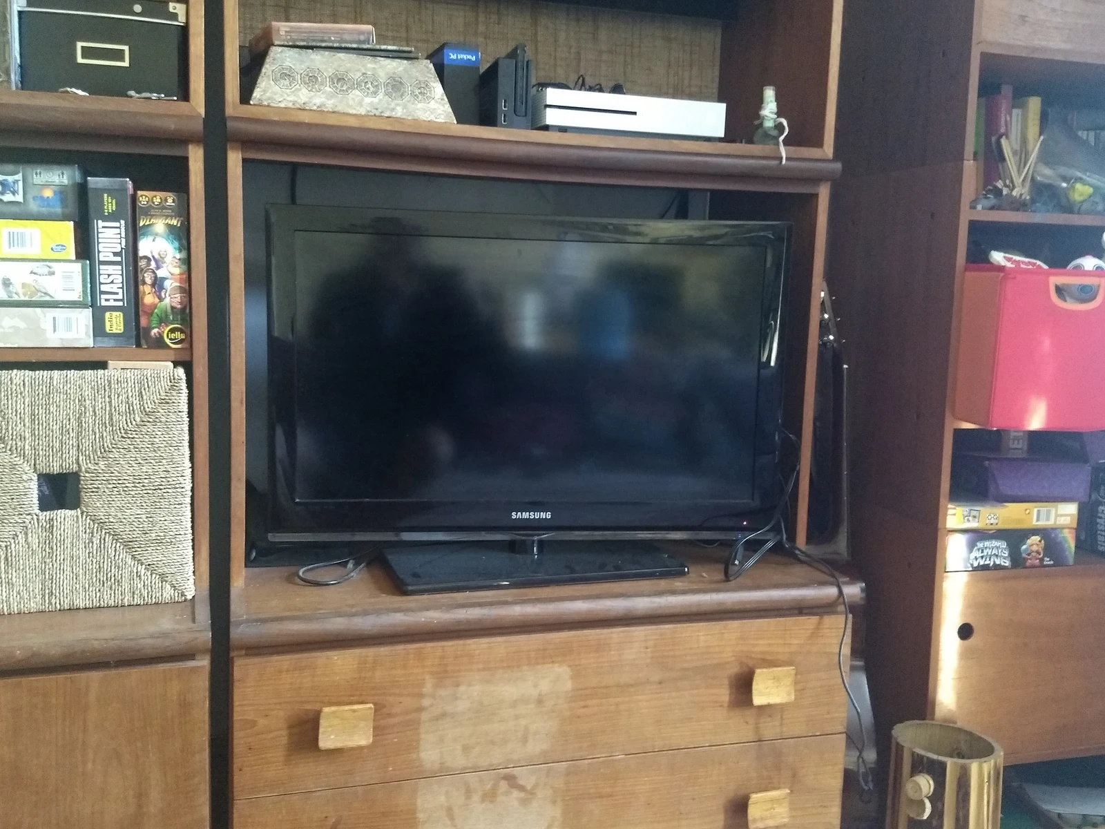 Flat-screen television integrated into shelving