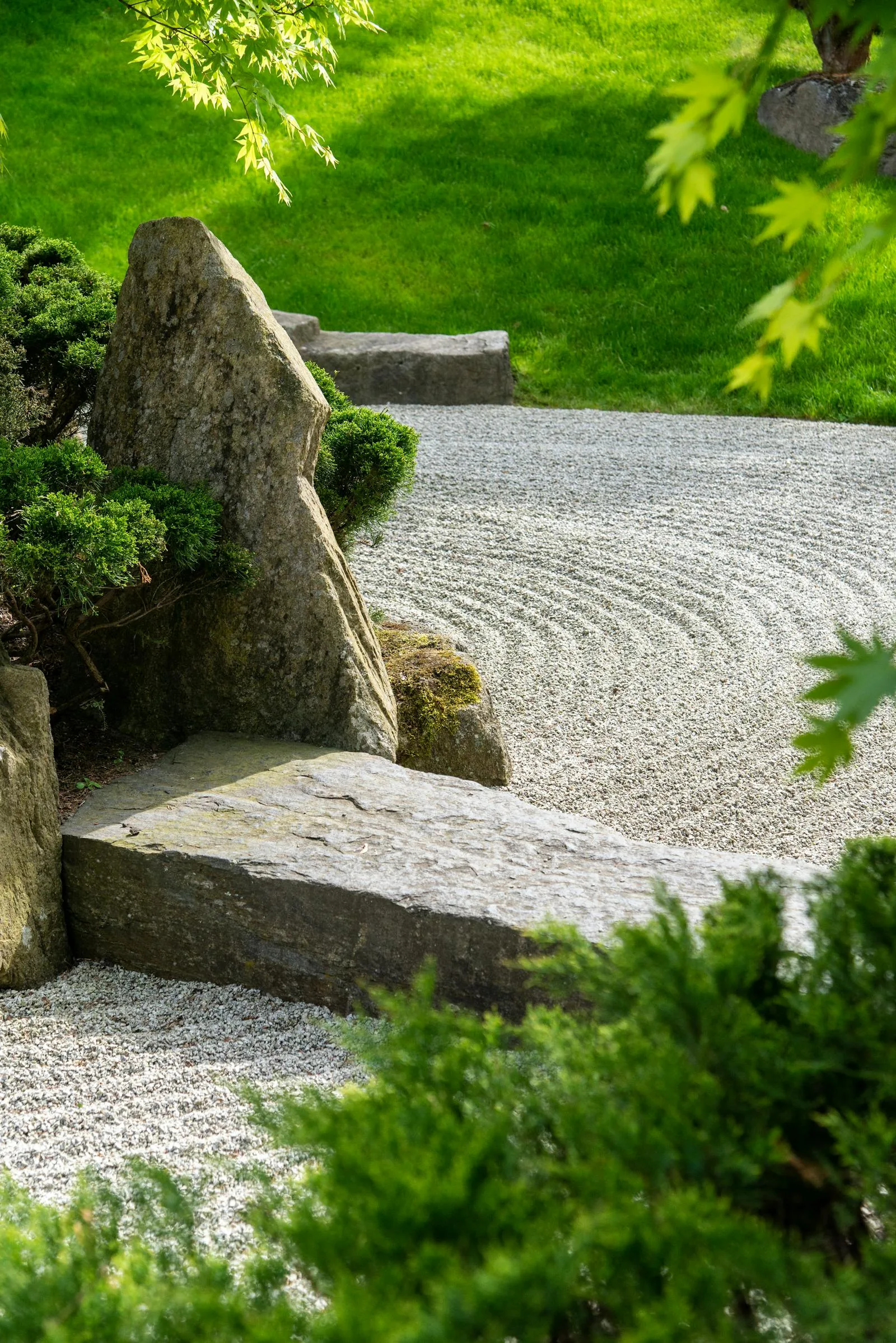 Raked stone and stepping elements in a calm garden composition