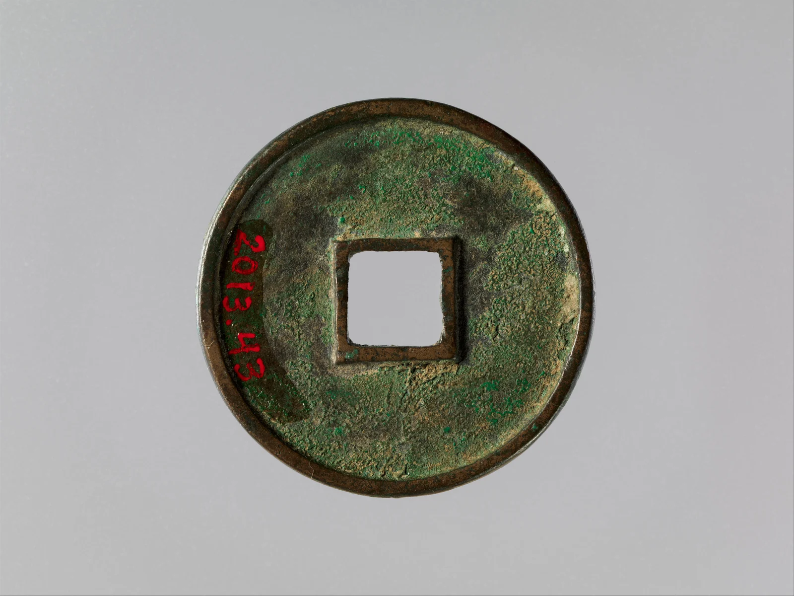 Reverse of the Northern Song cash coin showing patina and a museum inventory number