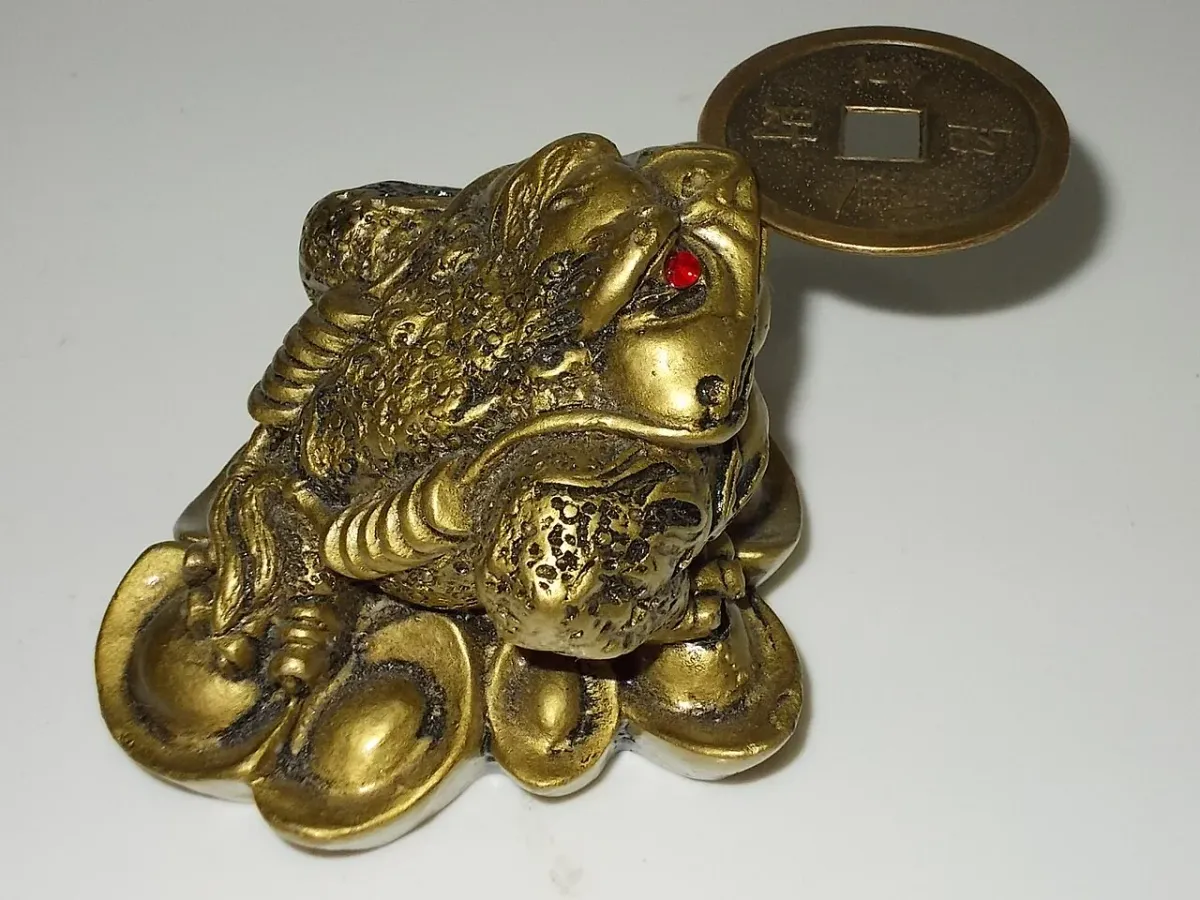 Modern Chan Chu money-frog ornament